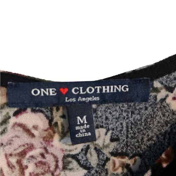 Black/Burgundy Velvet feel Retro Style Long Sleeve Mini Dress. Gently Pre Loved. - Picture 3 of 8